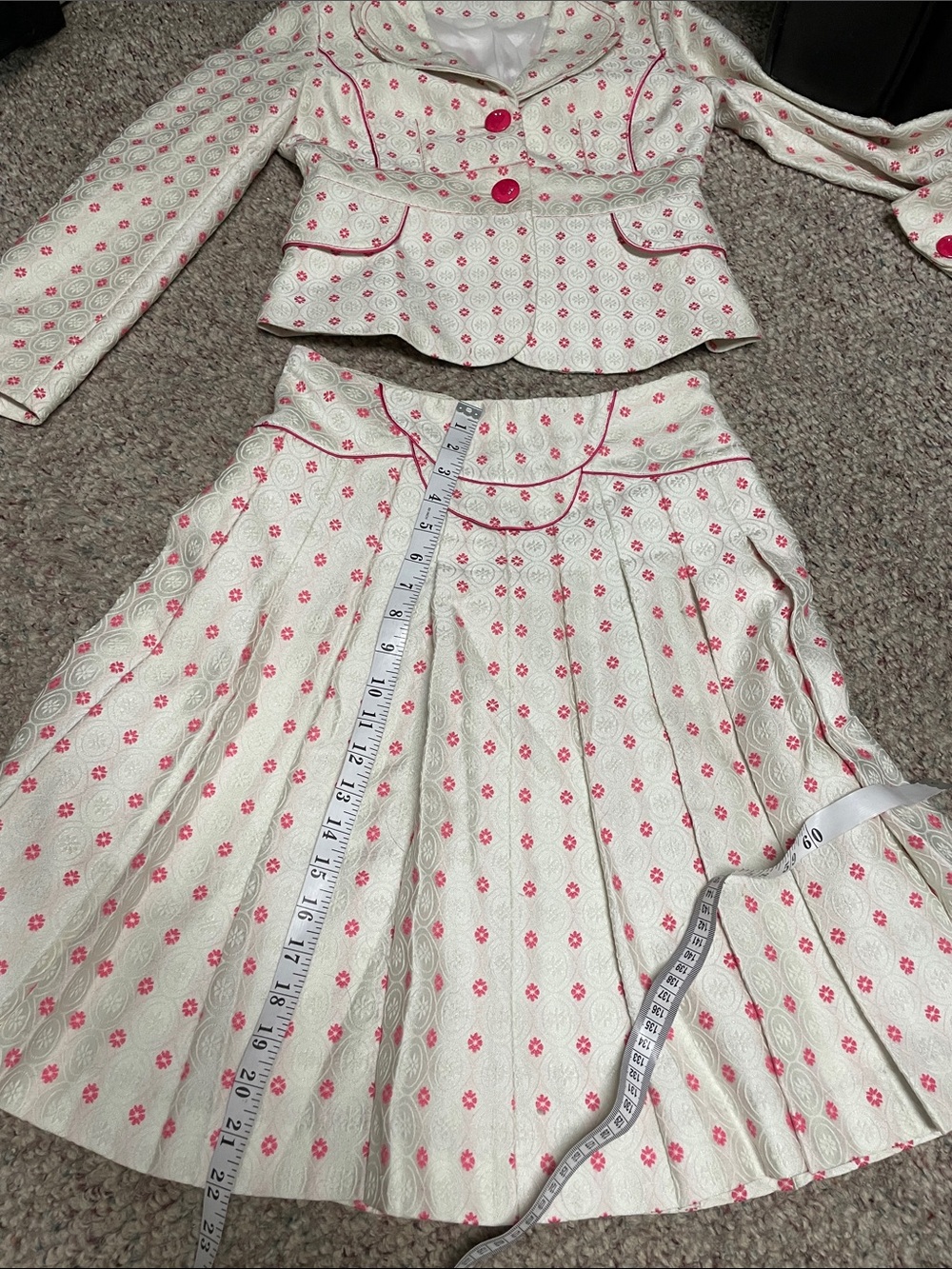 Marvellous Two-Piece Ivory and Hot Pink Floral accent pleated Skirt Suit - Picture 9 of 11